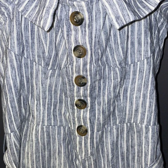 NWOT. American Eagle Jumpsuit size 4. - Picture 2 of 7